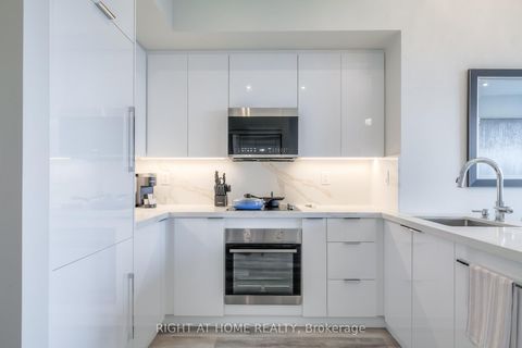 Photo 9 at 4802 - 65 Bremner Boulevard, Waterfront Communities C1, Toronto