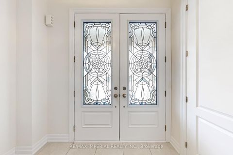 Photo 2 at 211 Touch Gold Crescent, Bayview Southeast, Aurora