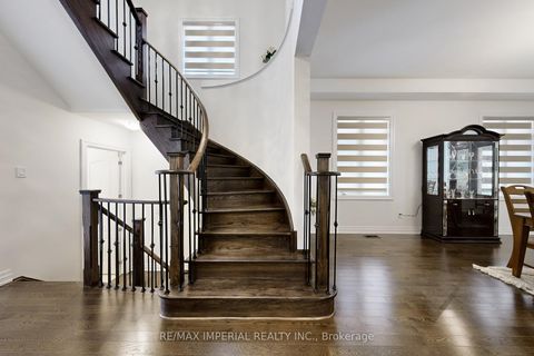 Photo 3 at 211 Touch Gold Crescent, Bayview Southeast, Aurora