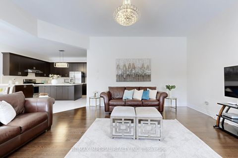 Photo 10 at 211 Touch Gold Crescent, Bayview Southeast, Aurora