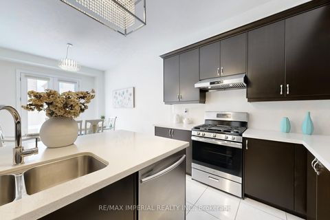 Photo 12 at 211 Touch Gold Crescent, Bayview Southeast, Aurora