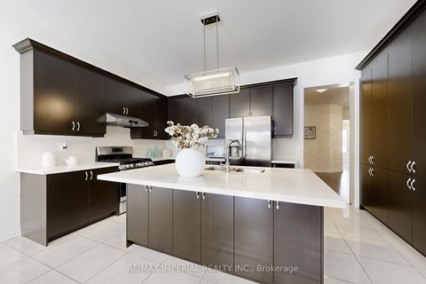 Photo 14 at 211 Touch Gold Crescent, Bayview Southeast, Aurora