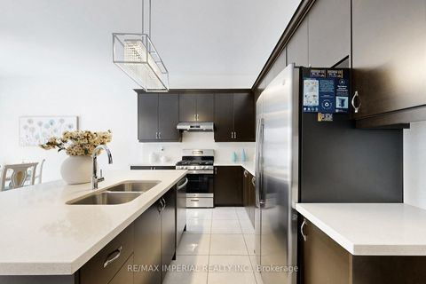 Photo 16 at 211 Touch Gold Crescent, Bayview Southeast, Aurora