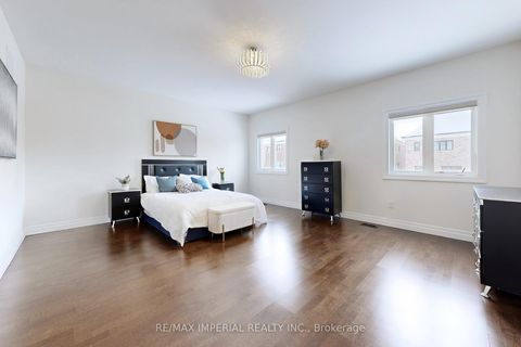 Photo 20 at 211 Touch Gold Crescent, Bayview Southeast, Aurora