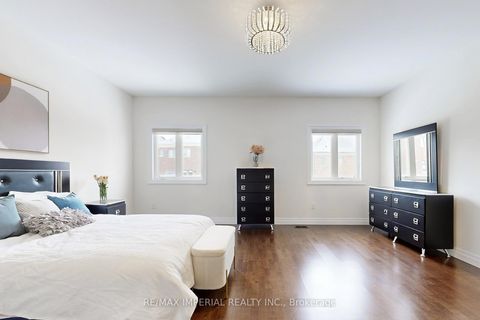 Photo 21 at 211 Touch Gold Crescent, Bayview Southeast, Aurora