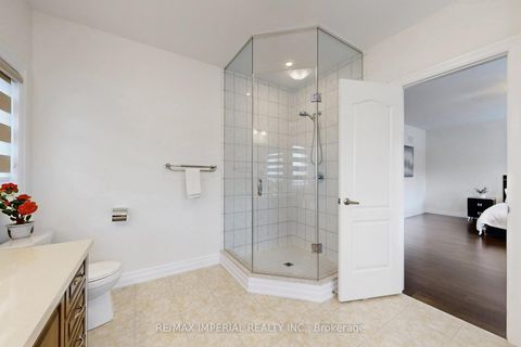 Photo 25 at 211 Touch Gold Crescent, Bayview Southeast, Aurora