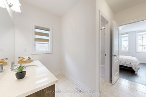 Photo 30 at 211 Touch Gold Crescent, Bayview Southeast, Aurora