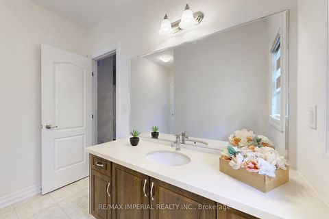 Photo 31 at 211 Touch Gold Crescent, Bayview Southeast, Aurora