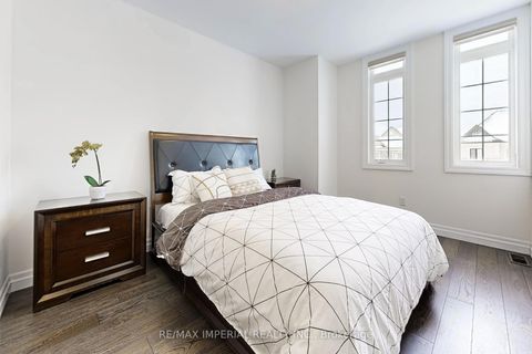 Photo 33 at 211 Touch Gold Crescent, Bayview Southeast, Aurora