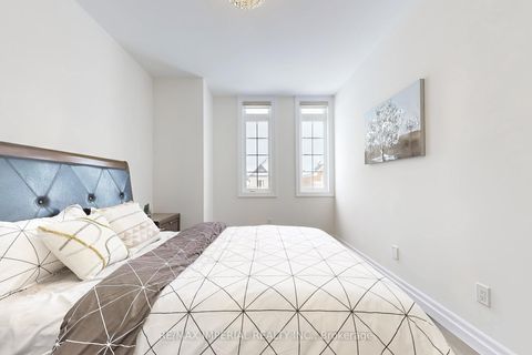 Photo 34 at 211 Touch Gold Crescent, Bayview Southeast, Aurora