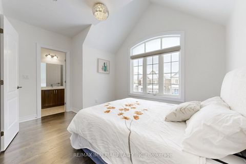 Photo 37 at 211 Touch Gold Crescent, Bayview Southeast, Aurora