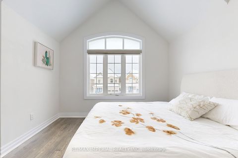 Photo 39 at 211 Touch Gold Crescent, Bayview Southeast, Aurora