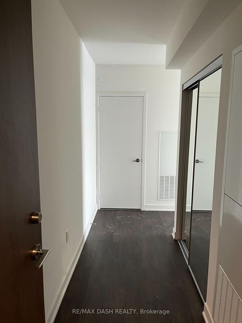 Photo 3 at 806W - 27 Bathurst Street, Waterfront Communities C1, Toronto