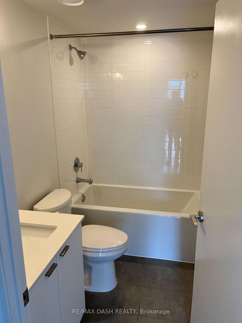 Photo 9 at 806W - 27 Bathurst Street, Waterfront Communities C1, Toronto