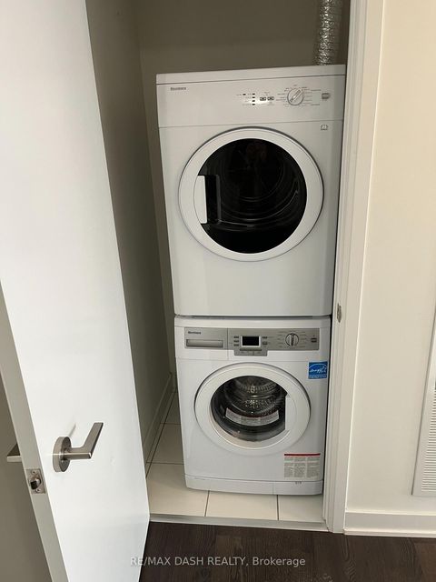 Photo 11 at 806W - 27 Bathurst Street, Waterfront Communities C1, Toronto