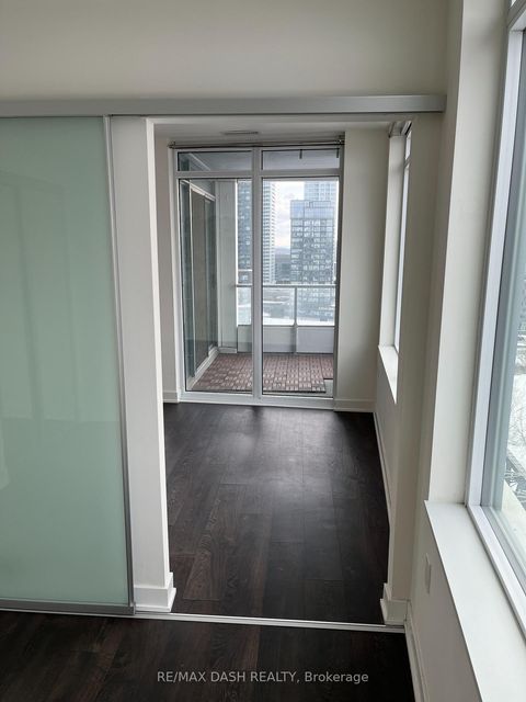 Photo 13 at 806W - 27 Bathurst Street, Waterfront Communities C1, Toronto