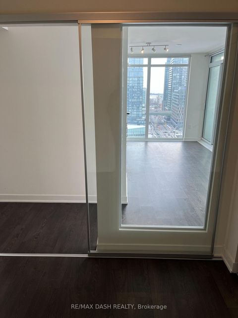 Photo 18 at 806W - 27 Bathurst Street, Waterfront Communities C1, Toronto
