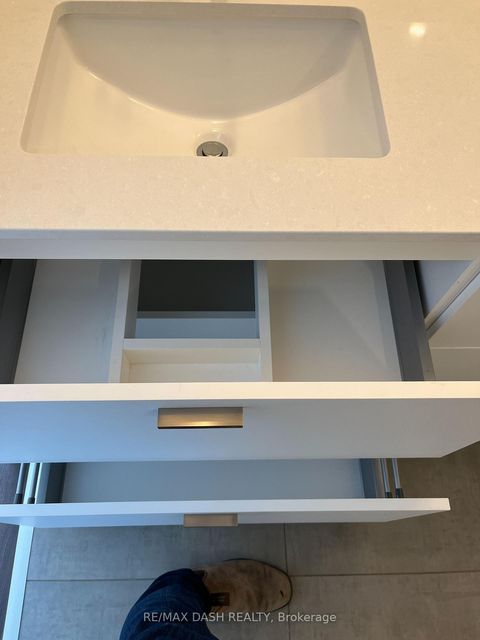 Photo 23 at 806W - 27 Bathurst Street, Waterfront Communities C1, Toronto