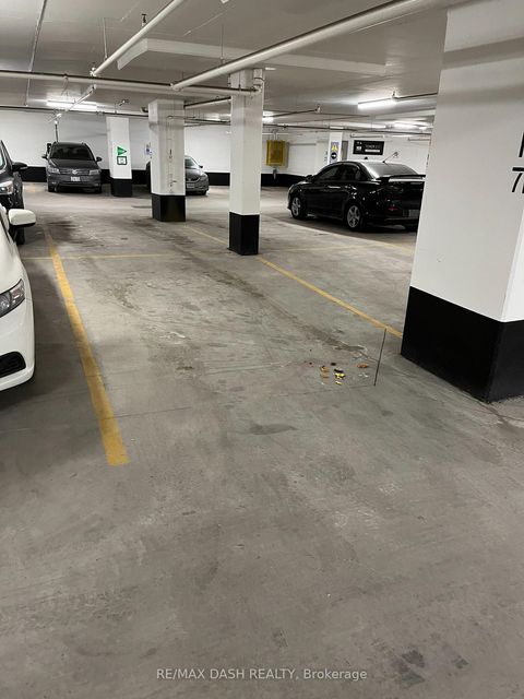 Photo 33 at 806W - 27 Bathurst Street, Waterfront Communities C1, Toronto