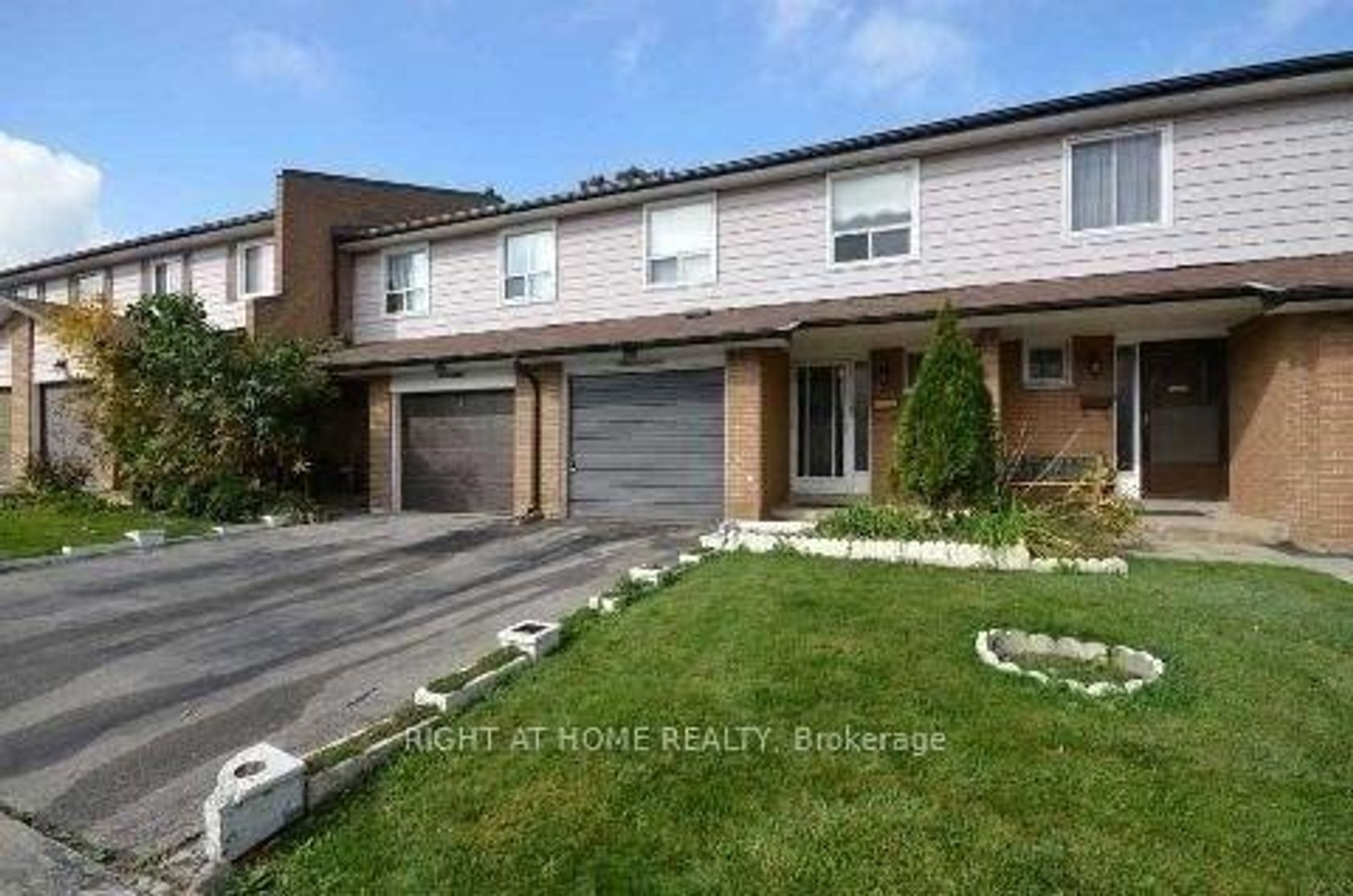 17 - 7475 Goreway Drive, Malton, Mississauga photo number 2