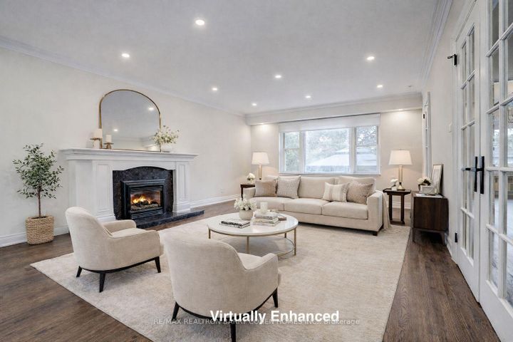 Photo 3 at 19 Lower Links Road, Windfields, Toronto