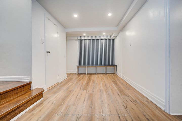 Photo 32 at 19 Lower Links Road, Windfields, Toronto