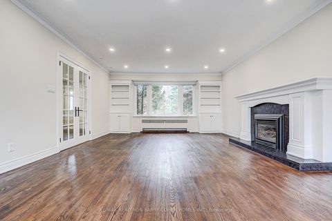 Photo 2 at 19 Lower Links Road, Windfields, Toronto