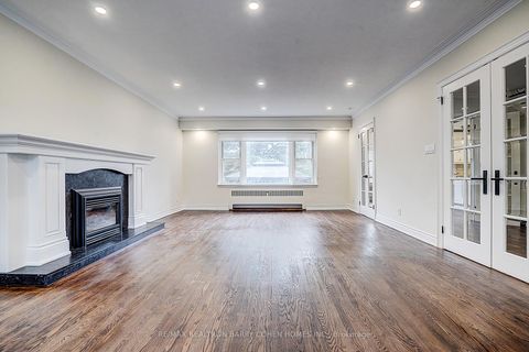 Photo 4 at 19 Lower Links Road, Windfields, Toronto