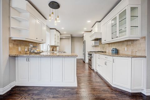 Photo 7 at 19 Lower Links Road, Windfields, Toronto