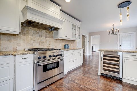 Photo 10 at 19 Lower Links Road, Windfields, Toronto