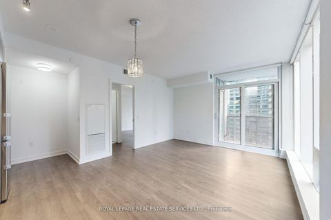 Photo 11 at 1403 - 10 York Street, Waterfront Communities C1, Toronto