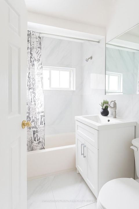 Photo 2 at 9 Benshire Drive, Woburn, Toronto