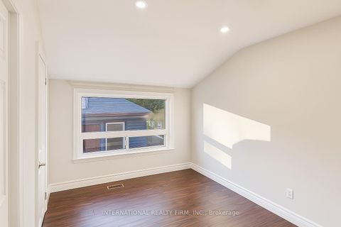 Photo 3 at 9 Benshire Drive, Woburn, Toronto