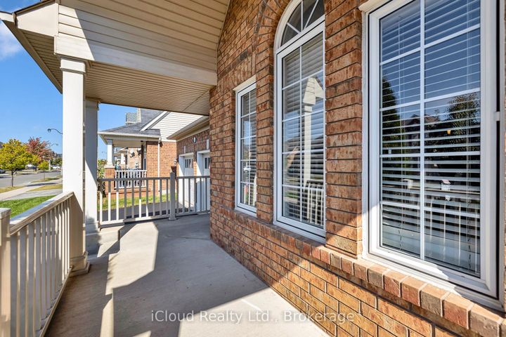 Photo 3 at 11 Bonavista Drive, Credit Valley, Brampton