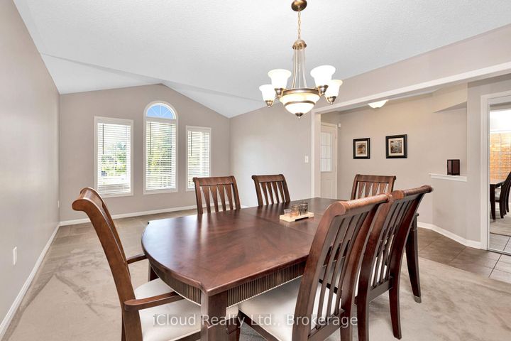 Photo 7 at 11 Bonavista Drive, Credit Valley, Brampton