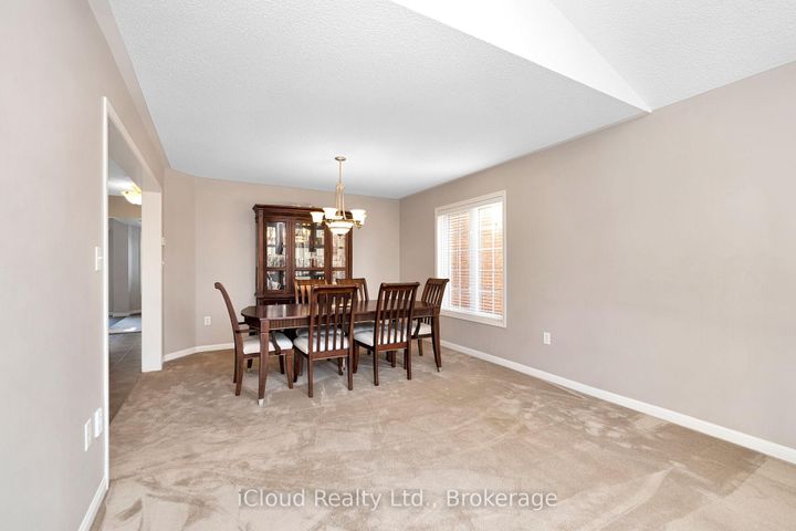 Photo 8 at 11 Bonavista Drive, Credit Valley, Brampton