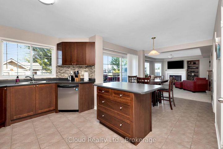 Photo 13 at 11 Bonavista Drive, Credit Valley, Brampton