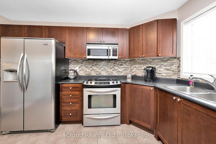 Photo 14 at 11 Bonavista Drive, Credit Valley, Brampton