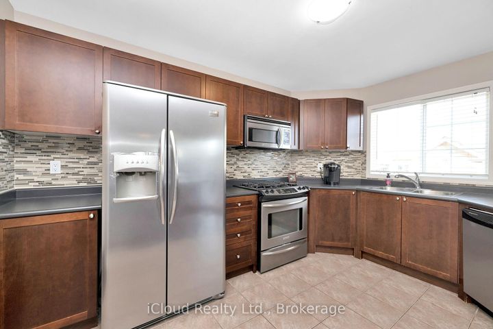 Photo 15 at 11 Bonavista Drive, Credit Valley, Brampton