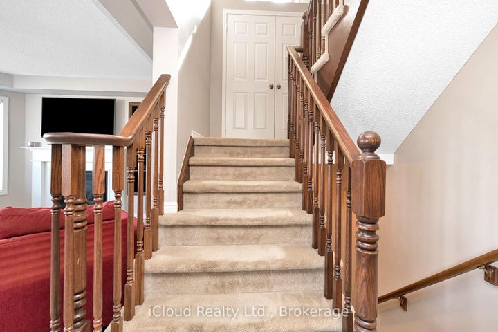 Photo 18 at 11 Bonavista Drive, Credit Valley, Brampton