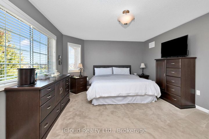 Photo 25 at 11 Bonavista Drive, Credit Valley, Brampton