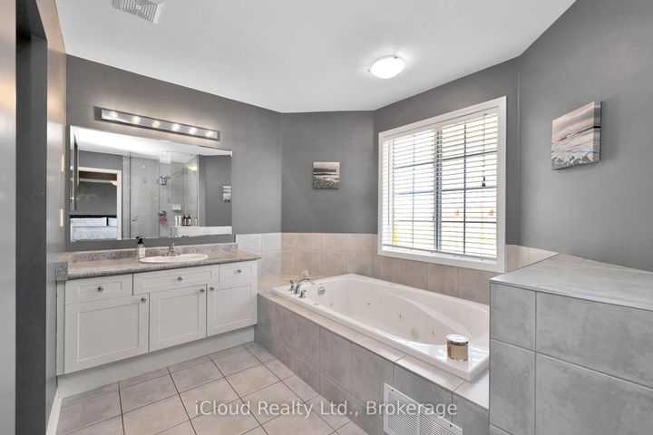 Photo 29 at 11 Bonavista Drive, Credit Valley, Brampton