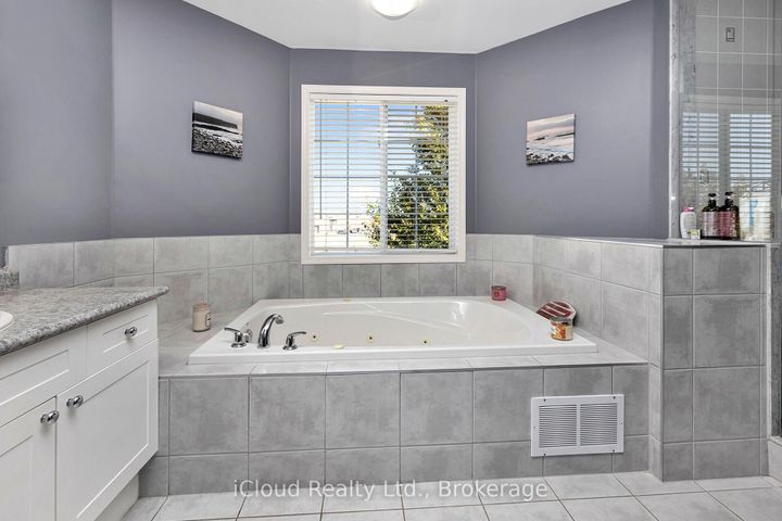 Photo 30 at 11 Bonavista Drive, Credit Valley, Brampton