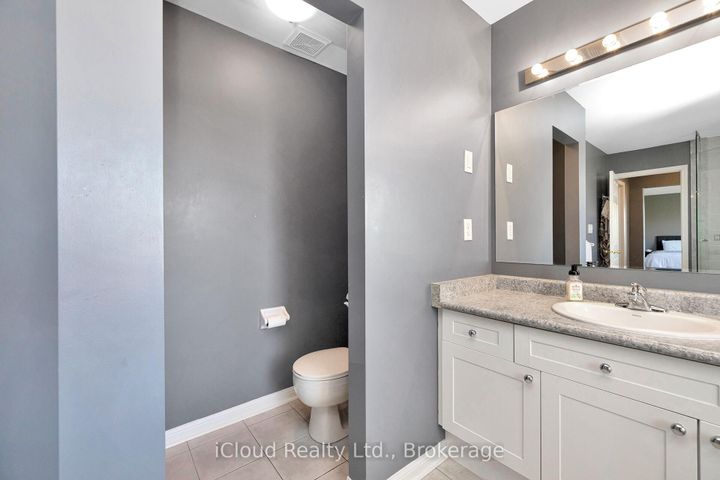 Photo 32 at 11 Bonavista Drive, Credit Valley, Brampton