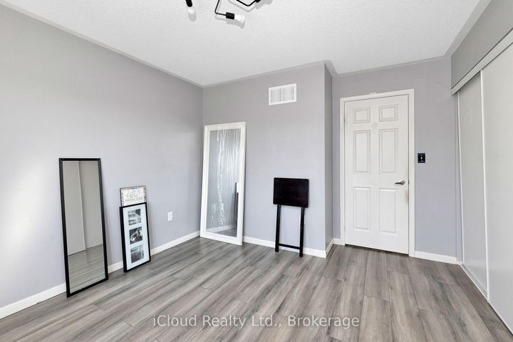 Photo 35 at 11 Bonavista Drive, Credit Valley, Brampton