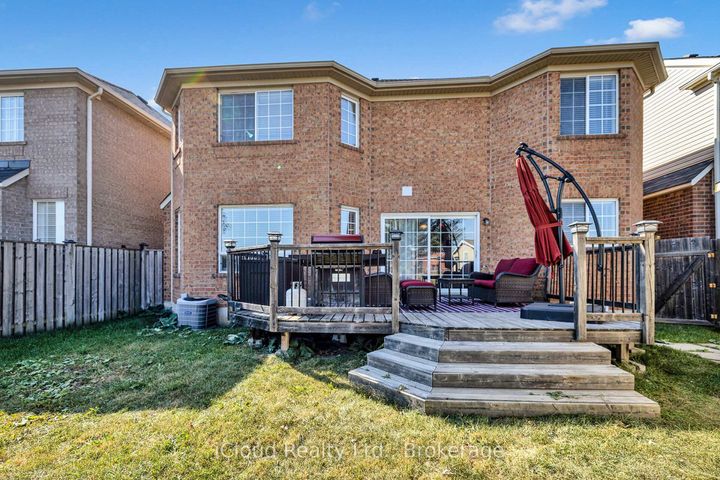 Photo 43 at 11 Bonavista Drive, Credit Valley, Brampton