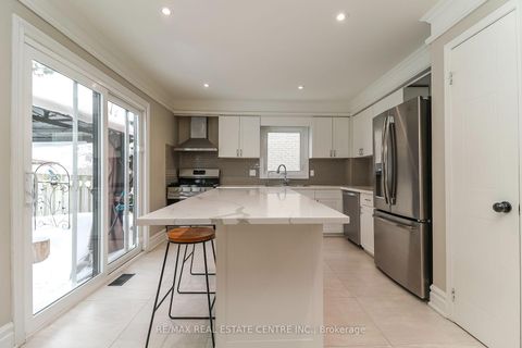 Photo 17 at 39 Cardinal Street, Cundles East, Barrie