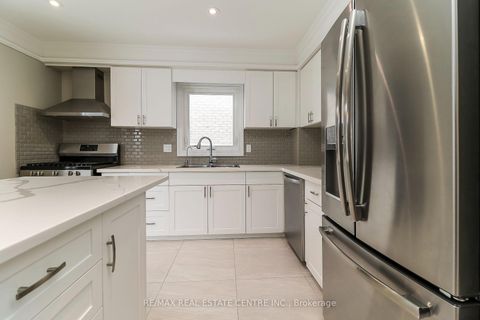 Photo 18 at 39 Cardinal Street, Cundles East, Barrie