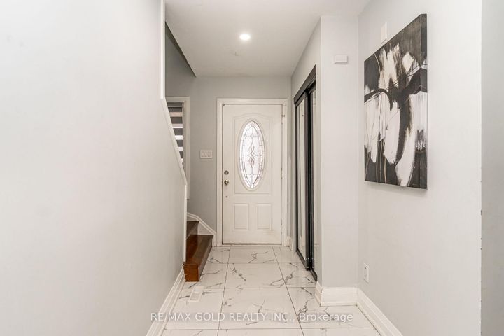 Photo 5 at 13 Martindale Crescent, Brampton West, Brampton