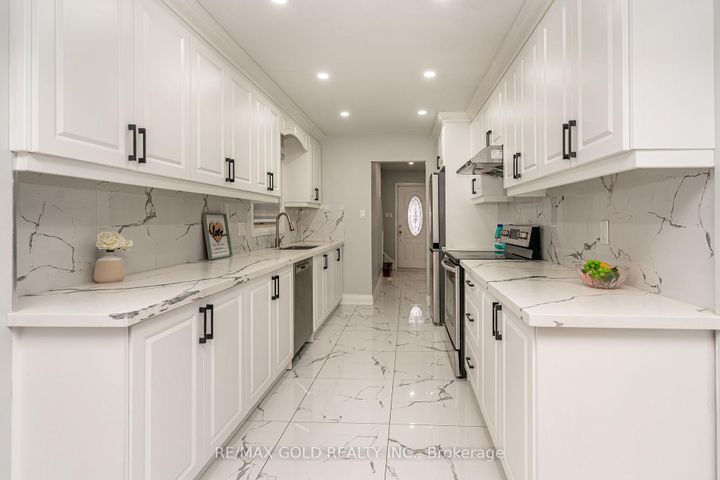 Photo 15 at 13 Martindale Crescent, Brampton West, Brampton